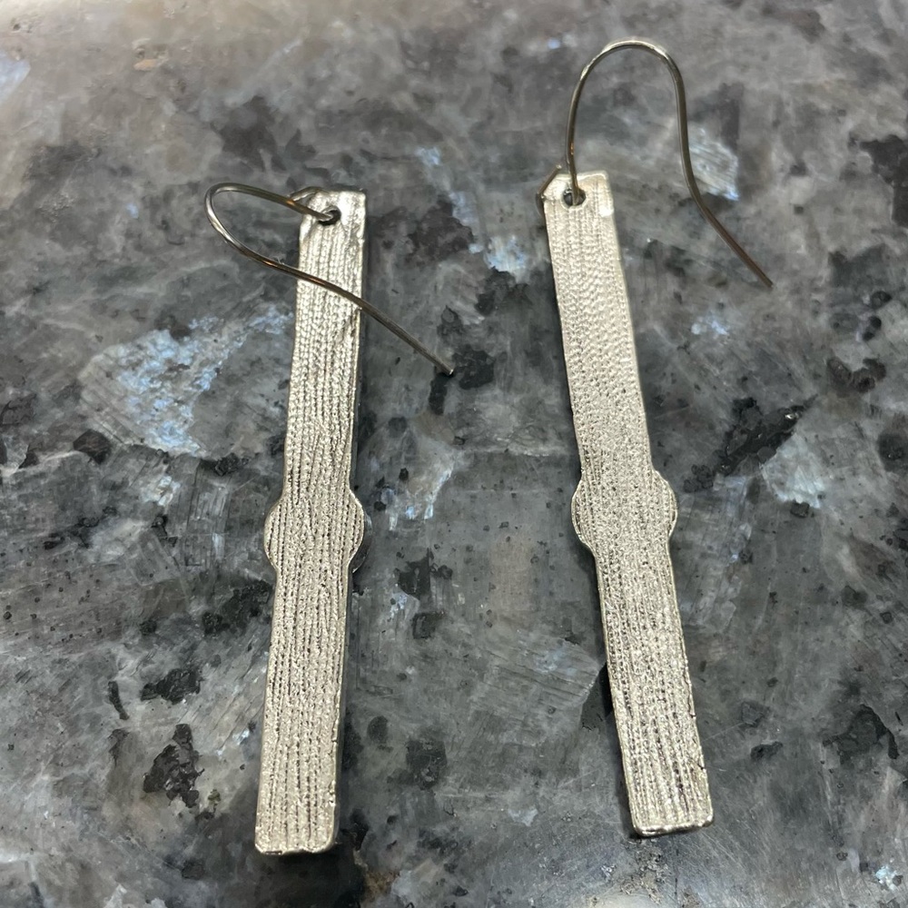 🦋 3/$24 Silver bar earrings with arrow engravings and an opal / NWOT - Picture 5 of 5